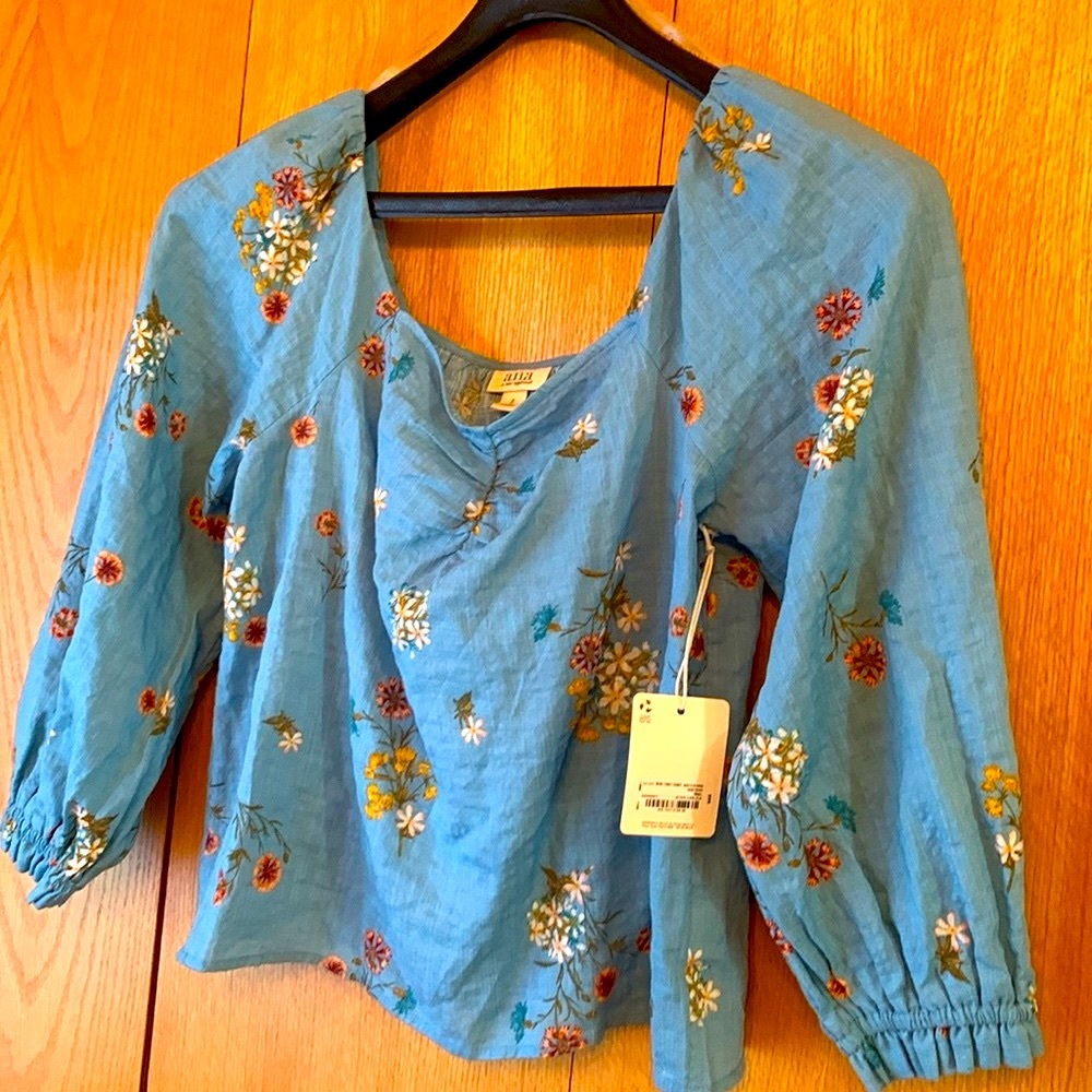 New with tags A.N.A. New Approach Small Bethany Floral blue top blouse shirt